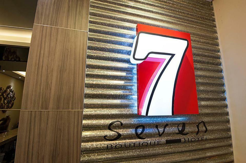 Seven Hotel Putatan Exteriér fotografie